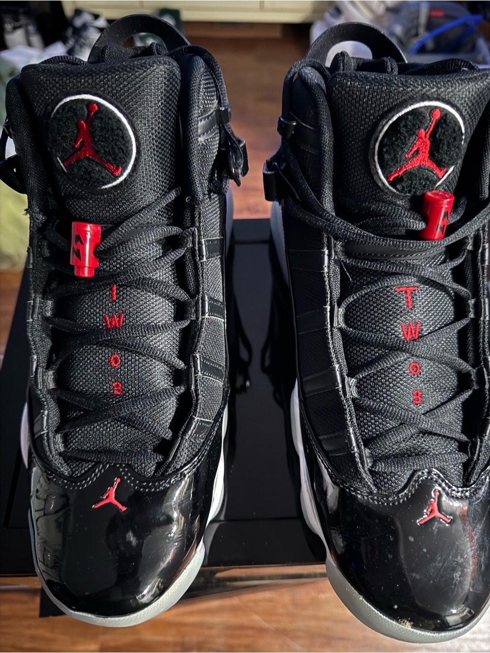 Jordan Men’s Black and Red Retro Basketball Sneakers